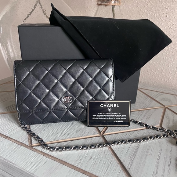 CHANEL Black Classic Wallet On Chain WOC Shoulder Bag Lambskin - Picture 1 of 12